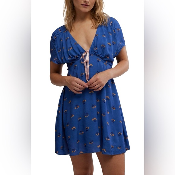 Free People Dresses & Skirts - Free People Everyone’s Favorite Mini Dress Blue Floral with delicate tie NWT S M